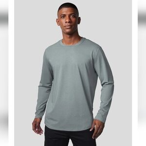 NWT FIOBOC Stay Smooth Long Sleeve Curve Hem Tee:Classic Fit Sz. M